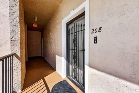 Condo in Stuart, Florida, 2 bedrooms № 2265385 - photo 6