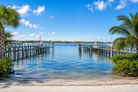 Condo in Stuart, Florida, 2 bedrooms  № 2265385