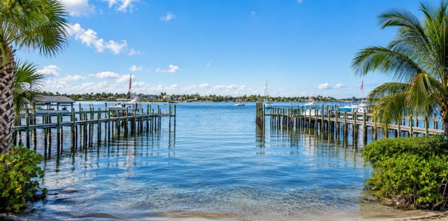 Condo in Stuart, Florida, 2 bedrooms № 2265385