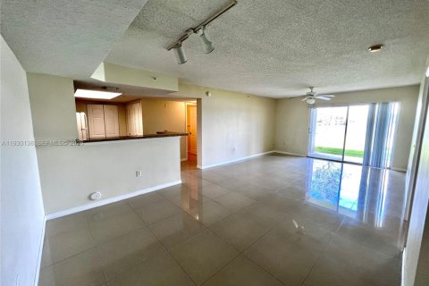 Apartment in Coconut Creek, Florida 2 bedrooms, 115.76 sq.m. № 1997461 - photo 2