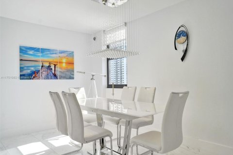 Condominio en venta en Hollywood, Florida, 2 dormitorios, 113.15 m2 № 1936295 - foto 12