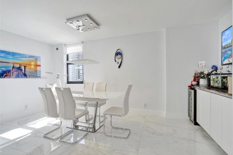 Condominio en venta en Hollywood, Florida, 2 dormitorios, 113.15 m2 № 1936295 - foto 14