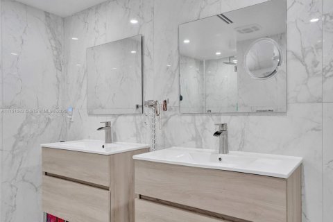 Condominio en venta en Hollywood, Florida, 2 dormitorios, 113.15 m2 № 1936295 - foto 18