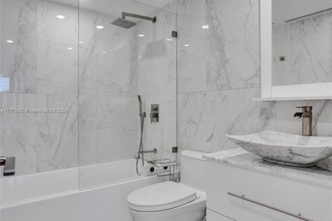 Condominio en venta en Hollywood, Florida, 2 dormitorios, 113.15 m2 № 1936295 - foto 20