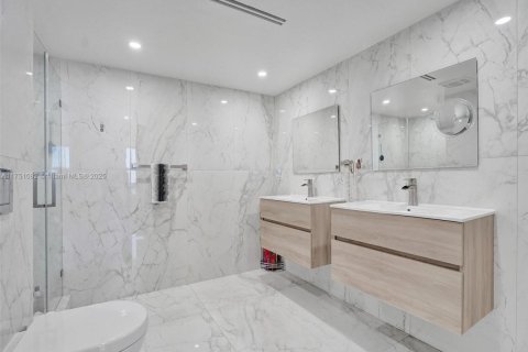 Condominio en venta en Hollywood, Florida, 2 dormitorios, 113.15 m2 № 1936295 - foto 19