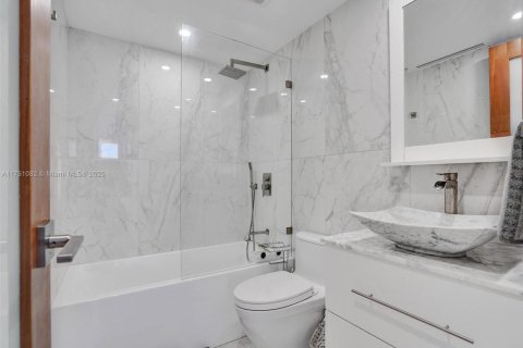 Condominio en venta en Hollywood, Florida, 2 dormitorios, 113.15 m2 № 1936295 - foto 21