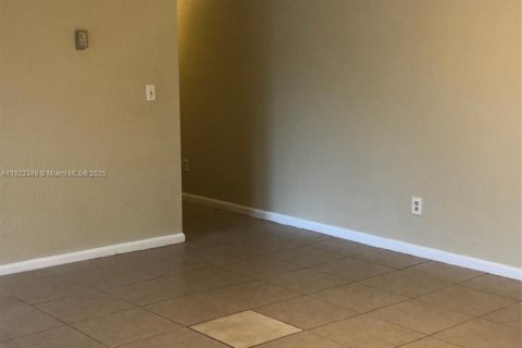 Commercial property in Coral Springs, Florida 82.87 sq.m. № 1936006 - photo 9