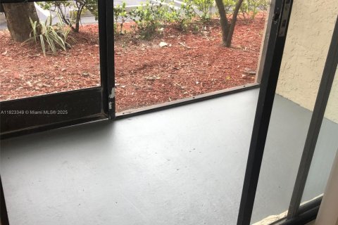 Propiedad comercial en venta en Coral Springs, Florida, 82.87 m2 № 1936006 - foto 3