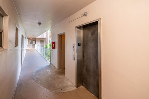 Condo in Davie, Florida, 2 bedrooms  № 2027187 - photo 5