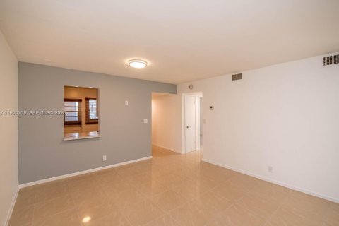 Condo in Davie, Florida, 2 bedrooms  № 2027187 - photo 10
