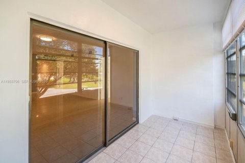 Condo in Davie, Florida, 2 bedrooms  № 2027187 - photo 20