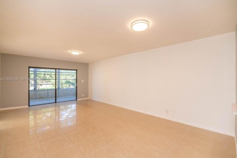 Condo in Davie, Florida, 2 bedrooms  № 2027187 - photo 11