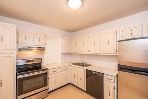 Condo in Davie, Florida, 2 bedrooms  № 2027187 - photo 17