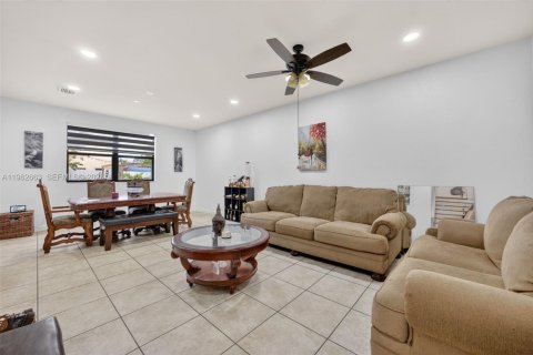 Casa en venta en Homestead, Florida, 4 dormitorios, 280.75 m2 № 2025995 - foto 11