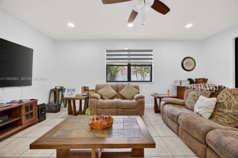 Casa en venta en Homestead, Florida, 4 dormitorios, 280.75 m2 № 2025995 - foto 15