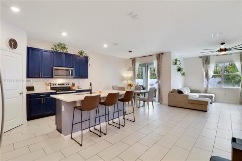 House in Port St. Lucie, Florida 4 bedrooms, 177.44 sq.m. № 1486227 - photo 5