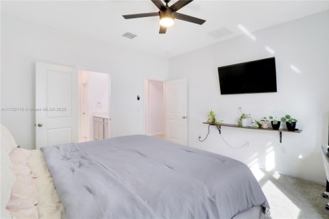 House in Port St. Lucie, Florida 4 bedrooms, 177.44 sq.m. № 1486227 - photo 23