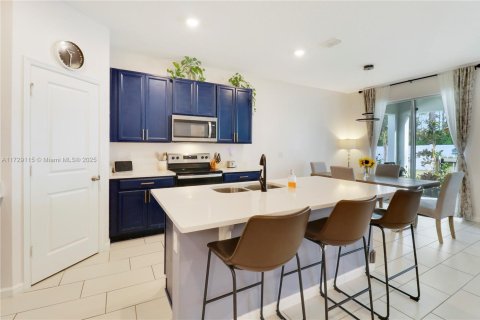 House in Port St. Lucie, Florida 4 bedrooms, 177.44 sq.m. № 1486227 - photo 6