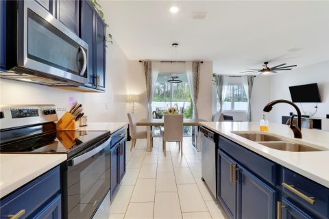House in Port St. Lucie, Florida 4 bedrooms, 177.44 sq.m. № 1486227 - photo 16