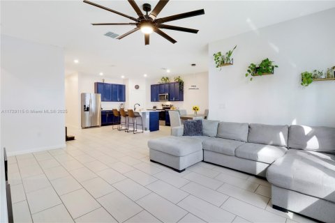 House in Port St. Lucie, Florida 4 bedrooms, 177.44 sq.m. № 1486227 - photo 17