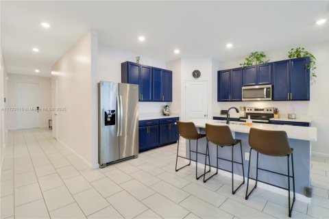 House in Port St. Lucie, Florida 4 bedrooms, 177.44 sq.m. № 1486227 - photo 4