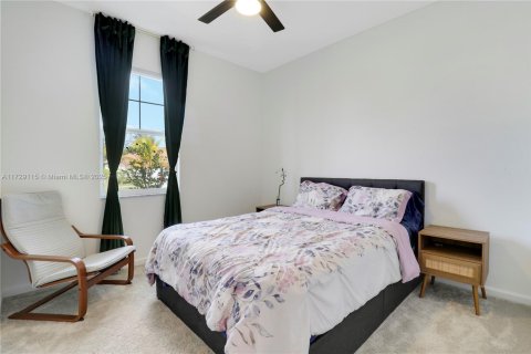 House in Port St. Lucie, Florida 4 bedrooms, 177.44 sq.m. № 1486227 - photo 28