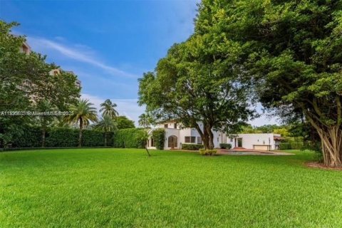 House in Coral Gables, Florida 4 bedrooms, 356.65 sq.m. № 2081472 - photo 2