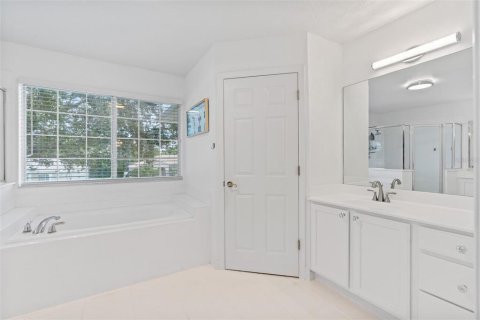 House in Winter Garden, Florida 4 bedrooms, 310.85 sq.m. № 1838244 - photo 19
