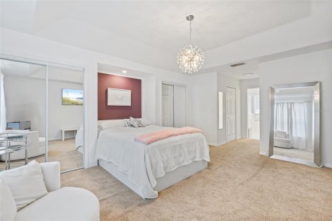 House in Winter Garden, Florida 4 bedrooms, 310.85 sq.m. № 1838244 - photo 16