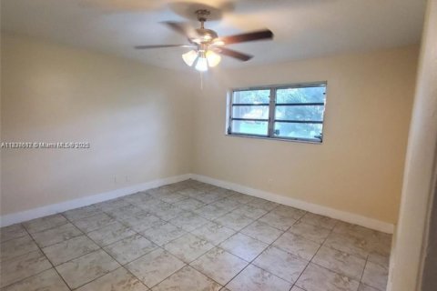 Condo in Miami, Florida, 2 bedrooms  № 1825950 - photo 9