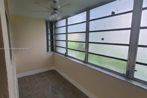 Condo in Miami, Florida, 2 bedrooms  № 1825950 - photo 6