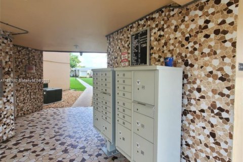 Condo in Miami, Florida, 2 bedrooms  № 1825950 - photo 22