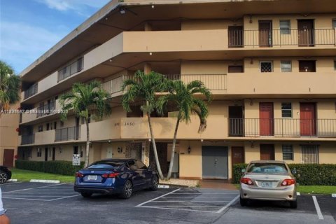Condo in Miami, Florida, 2 bedrooms  № 1825950 - photo 23