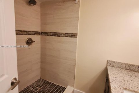 Condo in Miami, Florida, 2 bedrooms  № 1825950 - photo 12
