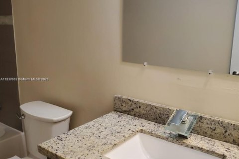 Condo in Miami, Florida, 2 bedrooms  № 1825950 - photo 17