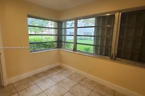 Condo in Miami, Florida, 2 bedrooms  № 1825950 - photo 5