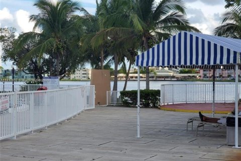 Condo in Miami, Florida, 2 bedrooms  № 1825950 - photo 30