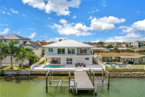 Casa en Saint Petersburg, Florida 3 dormitorios, 267.37 m2 № 2378196