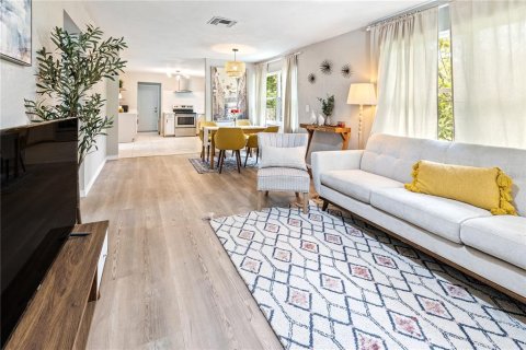 Casa en alquiler en Tampa, Florida, 3 dormitorios, 111.48 m2 № 1820959 - foto 13