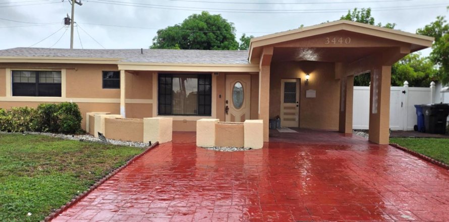 House in Lauderdale Lakes, Florida 3 bedrooms, 124.02 sq.m. № 2429742