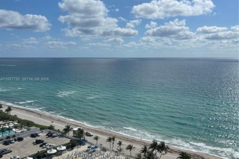 Condominio en alquiler en Hallandale Beach, Florida, 2 dormitorios, 117.06 m2 № 2051264 - foto 4