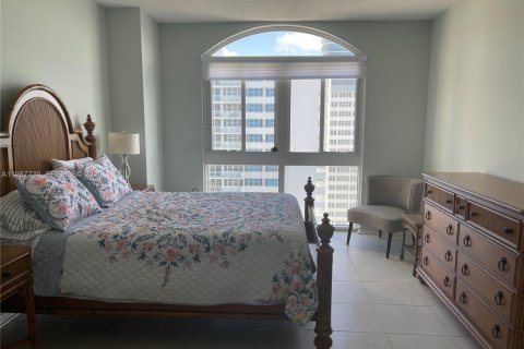 Condominio en alquiler en Hallandale Beach, Florida, 2 dormitorios, 117.06 m2 № 2051264 - foto 9