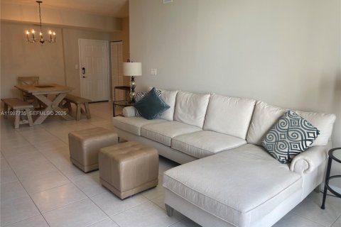 Condominio en alquiler en Hallandale Beach, Florida, 2 dormitorios, 117.06 m2 № 2051264 - foto 5