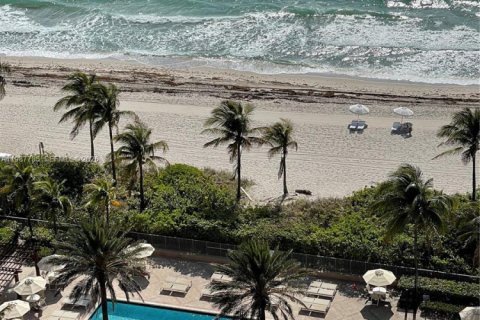 Condominio en alquiler en Hallandale Beach, Florida, 2 dormitorios, 117.06 m2 № 2051264 - foto 6