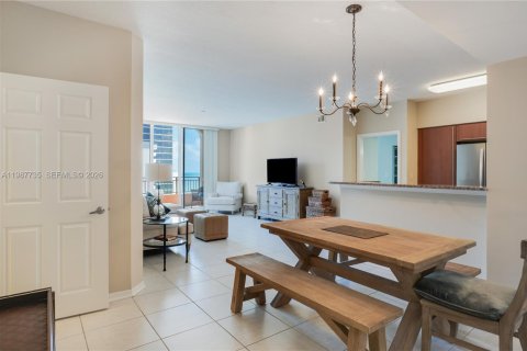 Condominio en alquiler en Hallandale Beach, Florida, 2 dormitorios, 117.06 m2 № 2051264 - foto 12