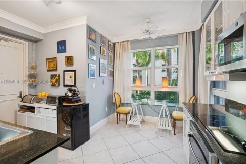 Condo in Key Biscayne, Florida, 2 bedrooms  № 2068615 - photo 8