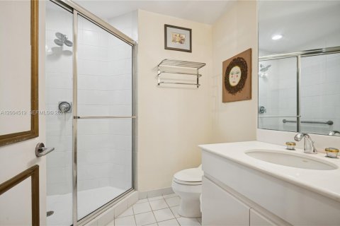 Condo in Key Biscayne, Florida, 2 bedrooms  № 2068615 - photo 13