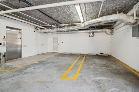 Condo in Key Biscayne, Florida, 2 bedrooms  № 2068615 - photo 14