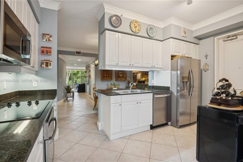 Condo in Key Biscayne, Florida, 2 bedrooms  № 2068615 - photo 7