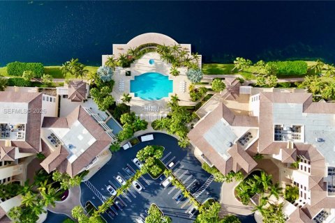 Condo in Key Biscayne, Florida, 2 bedrooms  № 2068615 - photo 17